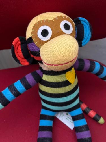 Kuscheltier Sockenaffe Midi Streifen schwarz/bunt