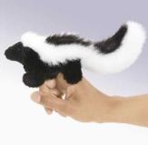 Folkmanis Fingerpuppe Mini Stinktier